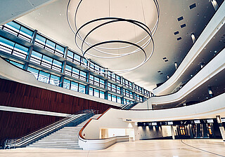 CCH - Congress Center Hamburg: Eingangshalle / Erdgeschoss-Foyer CCH - Congress Center Hamburg: Eingangshalle / Erdgeschoss-Foyer